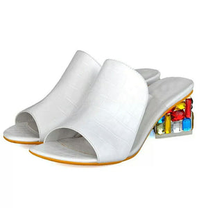 2024 Zapatos de tacón de piel de cocodrilo con piedras en relieve
