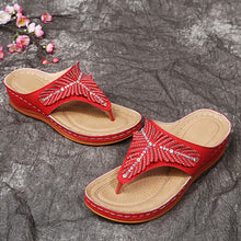 Cargar imagen en el visor de la galería, Flat lightweight rhinestone flip flops
